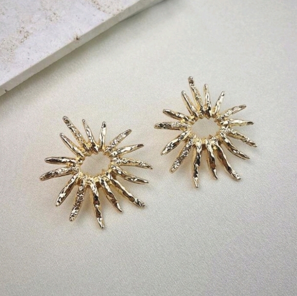 NEW! 14K Gold Plated Minimalist Sunburst Post Earrings - Picture 4 of 4